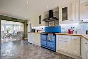 Kitchen / Breakfast Room- click for photo gallery